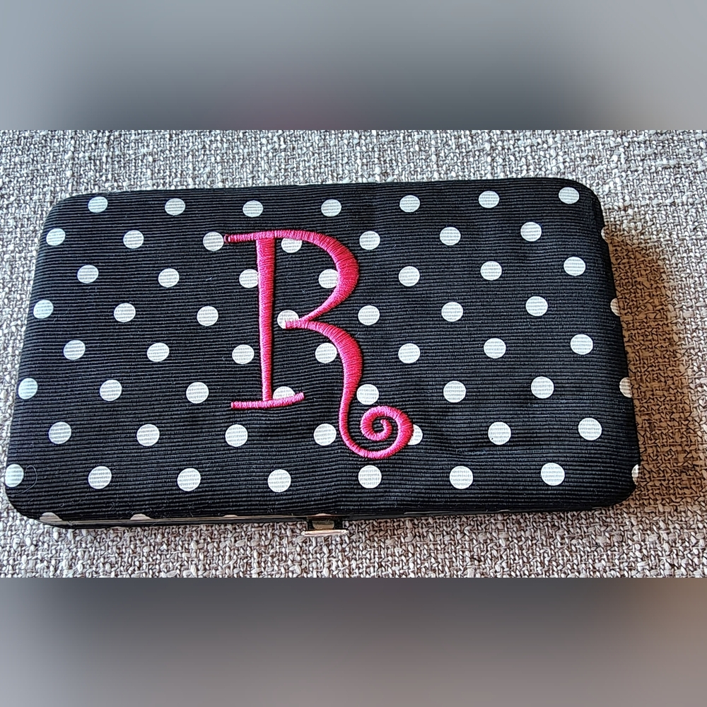 Initial "R" wallet.